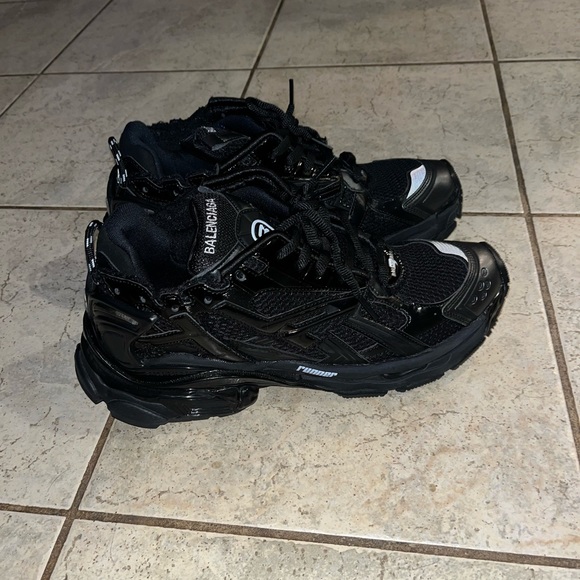 Balenciaga Runner ‘Black’ - Picture 3 of 6